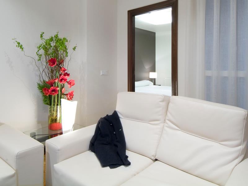 Apartamentos Mendebaldea Suites Παμπλόνα Δωμάτιο φωτογραφία