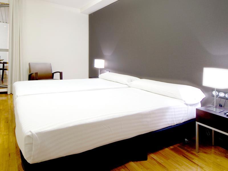 Apartamentos Mendebaldea Suites Παμπλόνα Δωμάτιο φωτογραφία