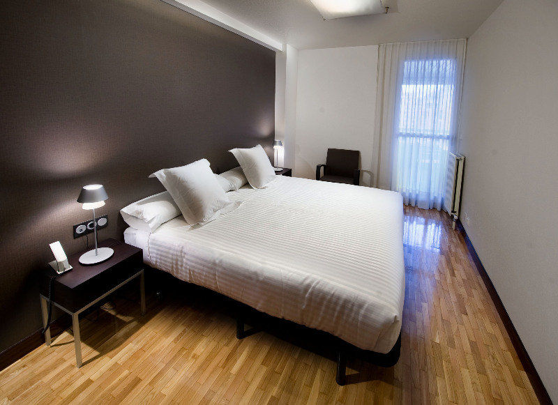 Apartamentos Mendebaldea Suites Παμπλόνα Εξωτερικό φωτογραφία