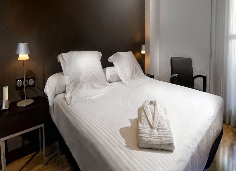 Apartamentos Mendebaldea Suites Παμπλόνα Εξωτερικό φωτογραφία