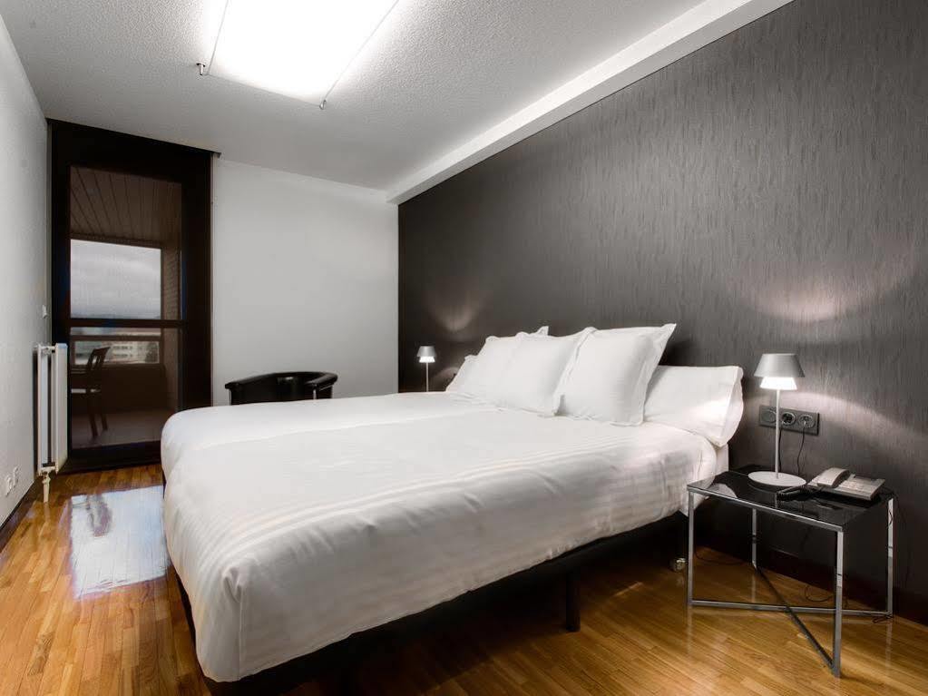 Apartamentos Mendebaldea Suites Παμπλόνα Εξωτερικό φωτογραφία