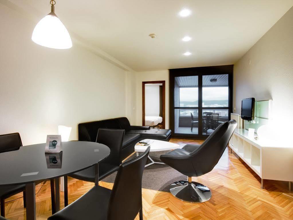 Apartamentos Mendebaldea Suites Παμπλόνα Εξωτερικό φωτογραφία