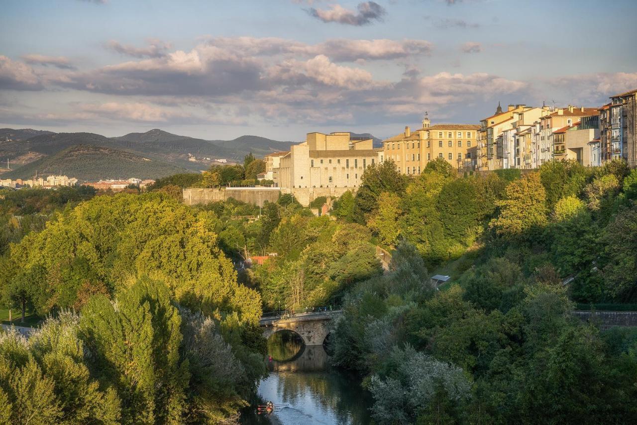 Apartamentos Mendebaldea Suites Παμπλόνα Εξωτερικό φωτογραφία